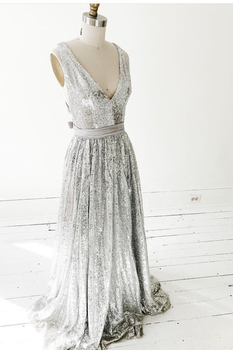 Sparkly A-line Silver Sequin Corset Prom Dresses with V-neckline outfit, Bridesmaid Dress Colors