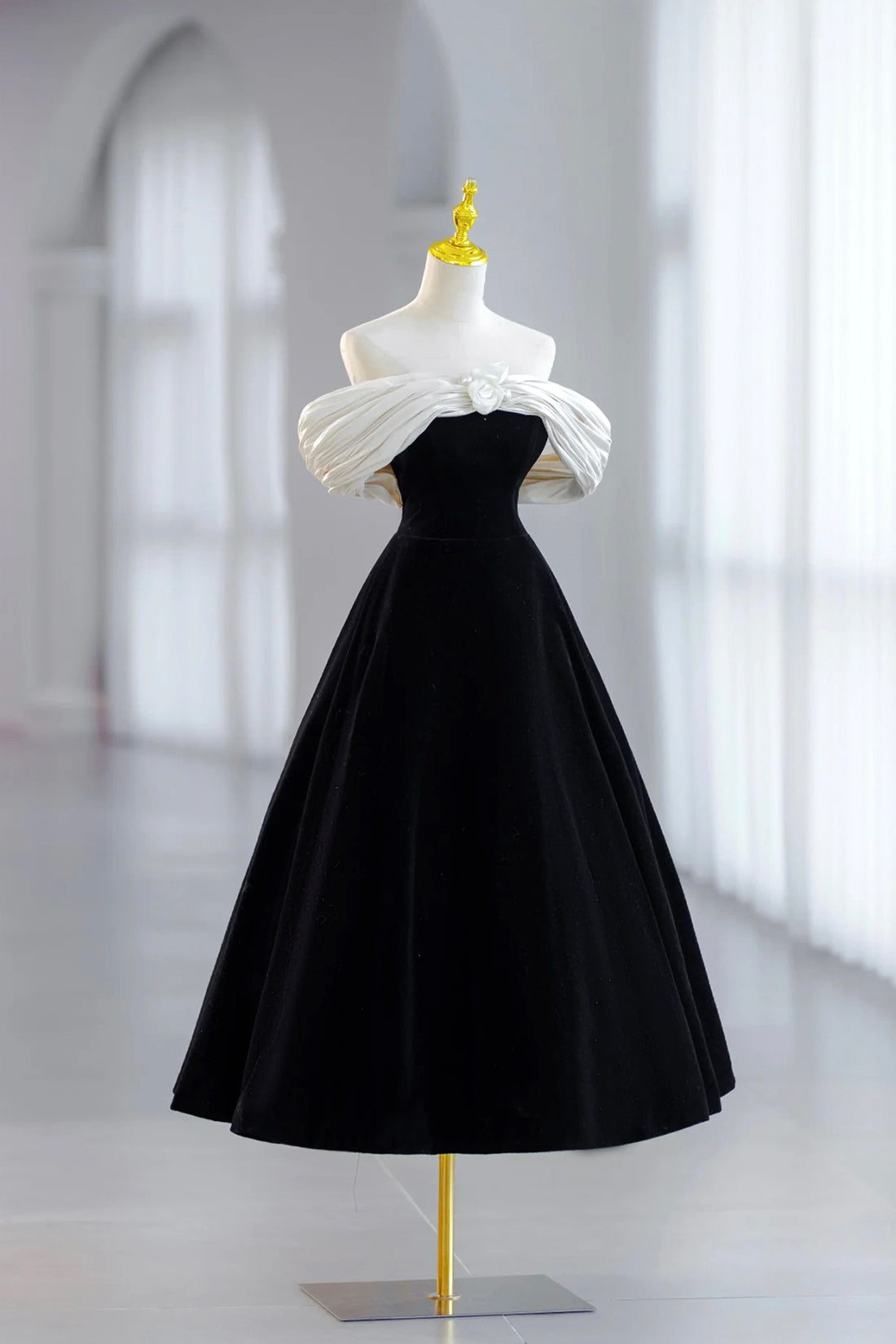 White and Black Velvet Short Corset Prom Dress, Black Off Shoulder Evening Dress outfit, Bridesmaids Dresses Color